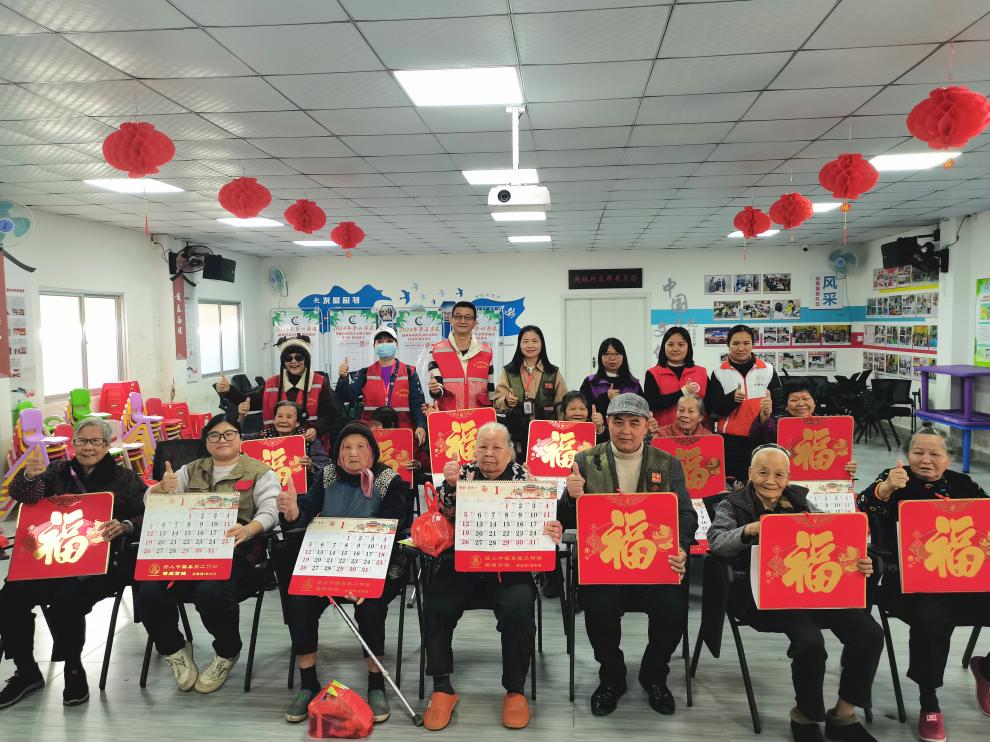 赞助商与赵林村长者合影留念.jpg